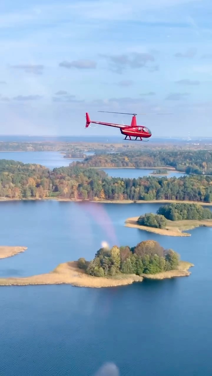9 years in love with the Sky 🚁🧡👨🏽‍✈️🌤️
We are the helicopter pilot school in 🇱🇹
.

#aviation #pilotlife #helicopter #r44 #r22 #pilotschool #sky #lakes #travel #autumn #instatravel #lithuania #lietuva #trakai #vilnius #tandem #formation #sun #sraigtasparnis #skrydis #pramoga